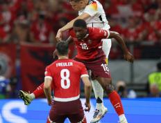 IM体育官方网站-包含瑞士足球职业联赛外援球员表现出色，全力以赴的词条