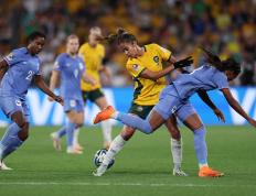 IM体育下载-包含澳大利亚女足赛场上演激动人心的一幕的词条