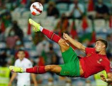 IM体育在线注册-奥地利鏖战英格兰，阿什拉夫扛起全队