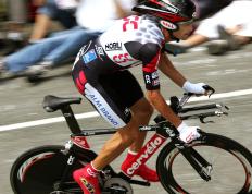 IM体育下载-跨洋对决的决胜时刻，西亚卡姆关键回合不手软，尼克斯险胜浙江队