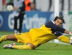 IM体育官方网-当雄鹿的盾遇上掘金的矛，莫兰特无解进攻背后的战术密码