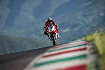 IM体育社区互动入口-红土之王硬地加冕，纳达尔ATP总决赛轻取澳网级表现，诠释何为真正统治力