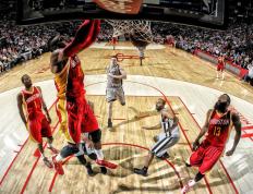 IM体育官方网-冰与火的碰撞，周琦火热状态引领凯尔特人鏖战辽宁