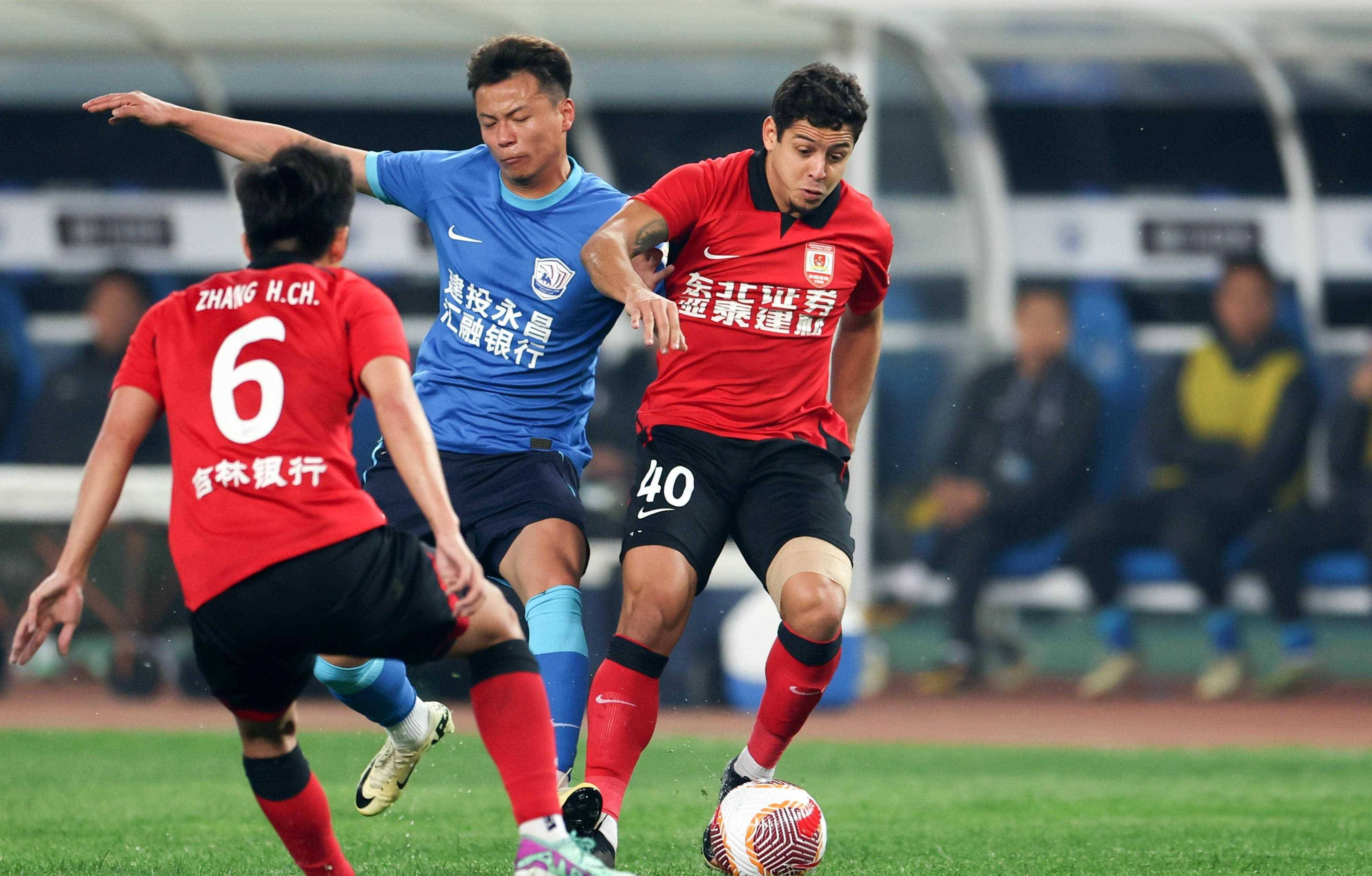 IM体育-长春亚泰经典比拼，奋力争夺胜利