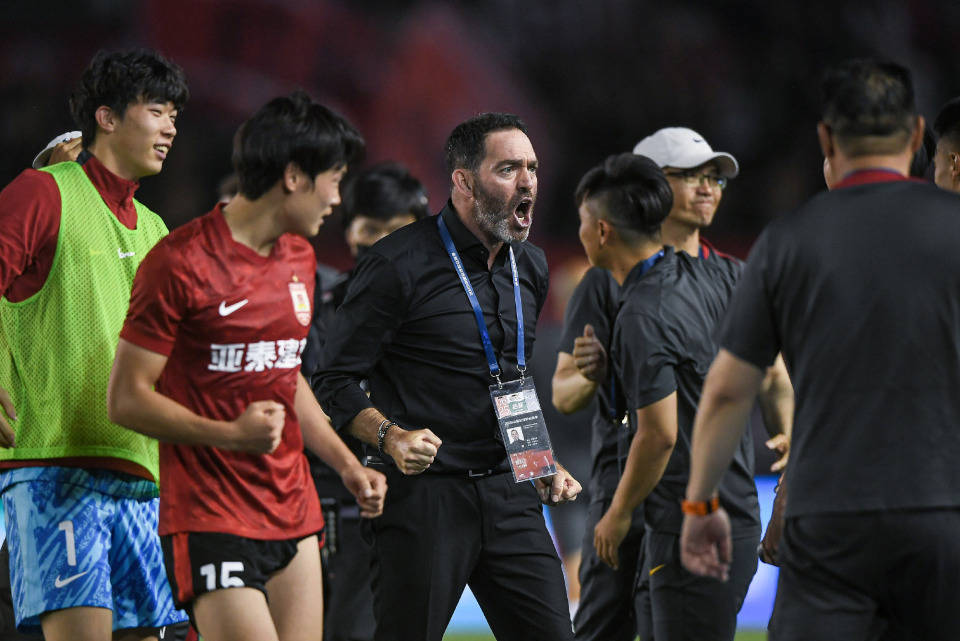 IM体育-长春亚泰经典比拼，奋力争夺胜利