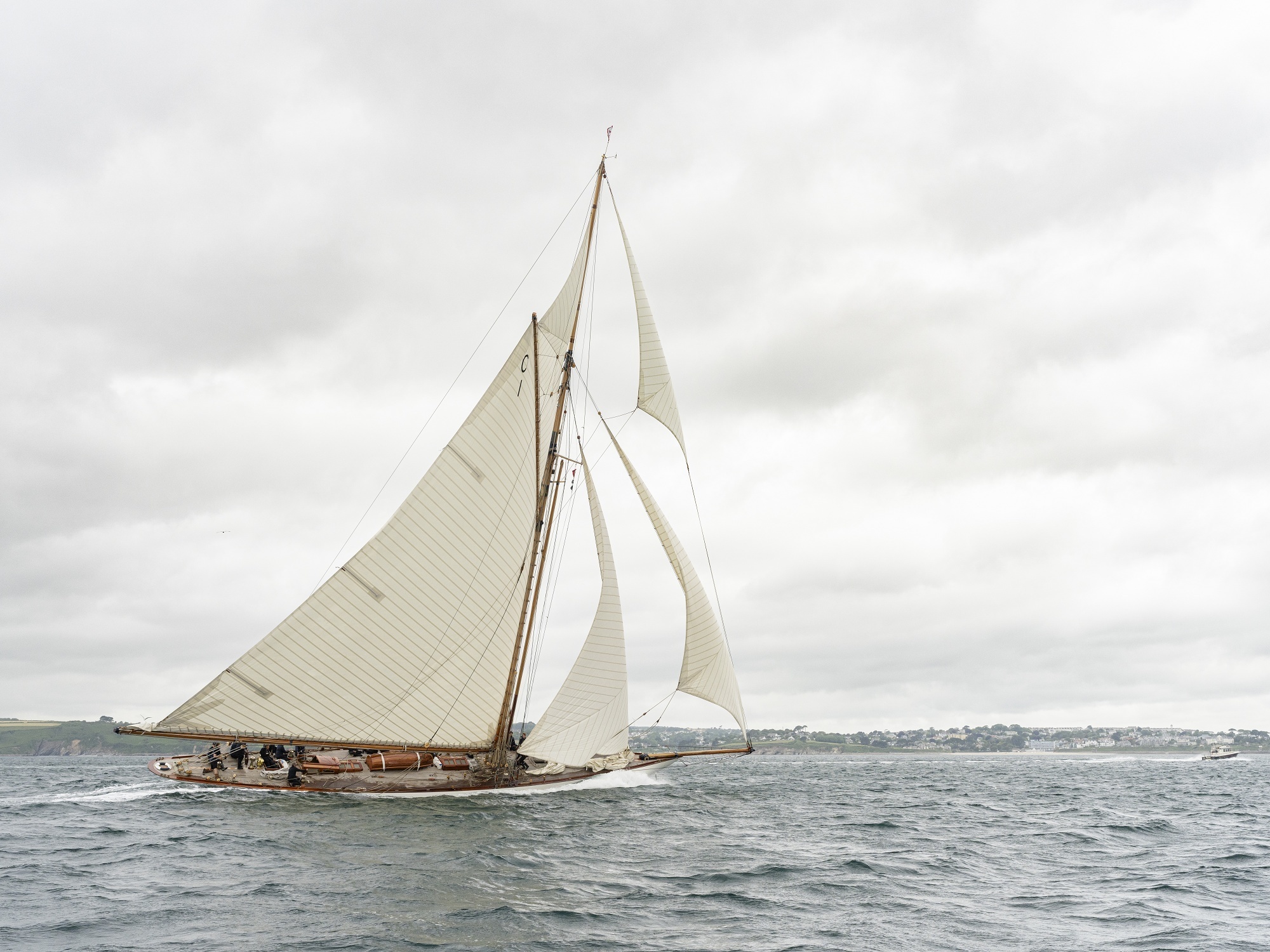 IM体育数据分析平台-神奇一幕：帆船比赛惊现逆转