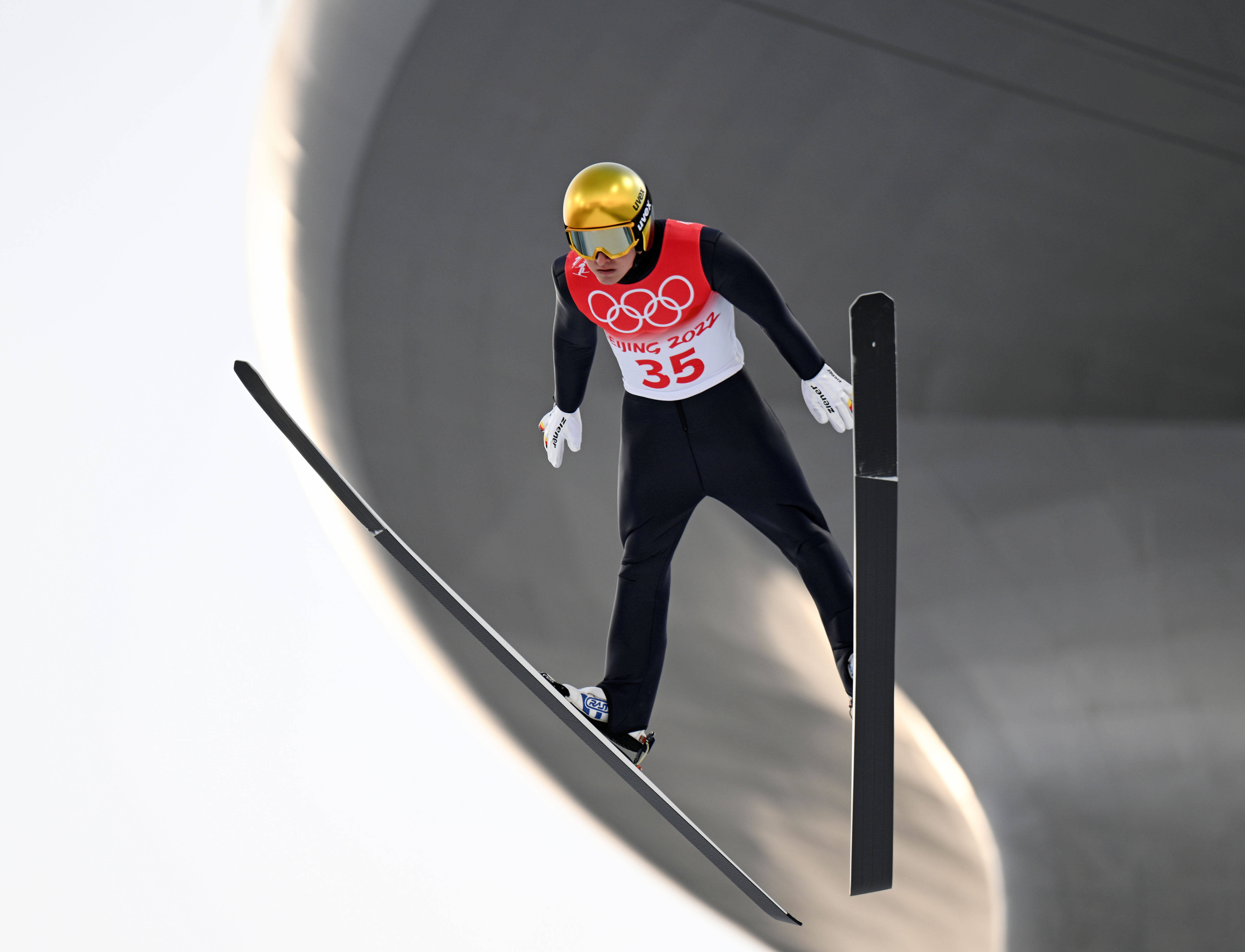 IM体育动画直播通道-奥地利选手在跳台滑雪比赛中表现出色