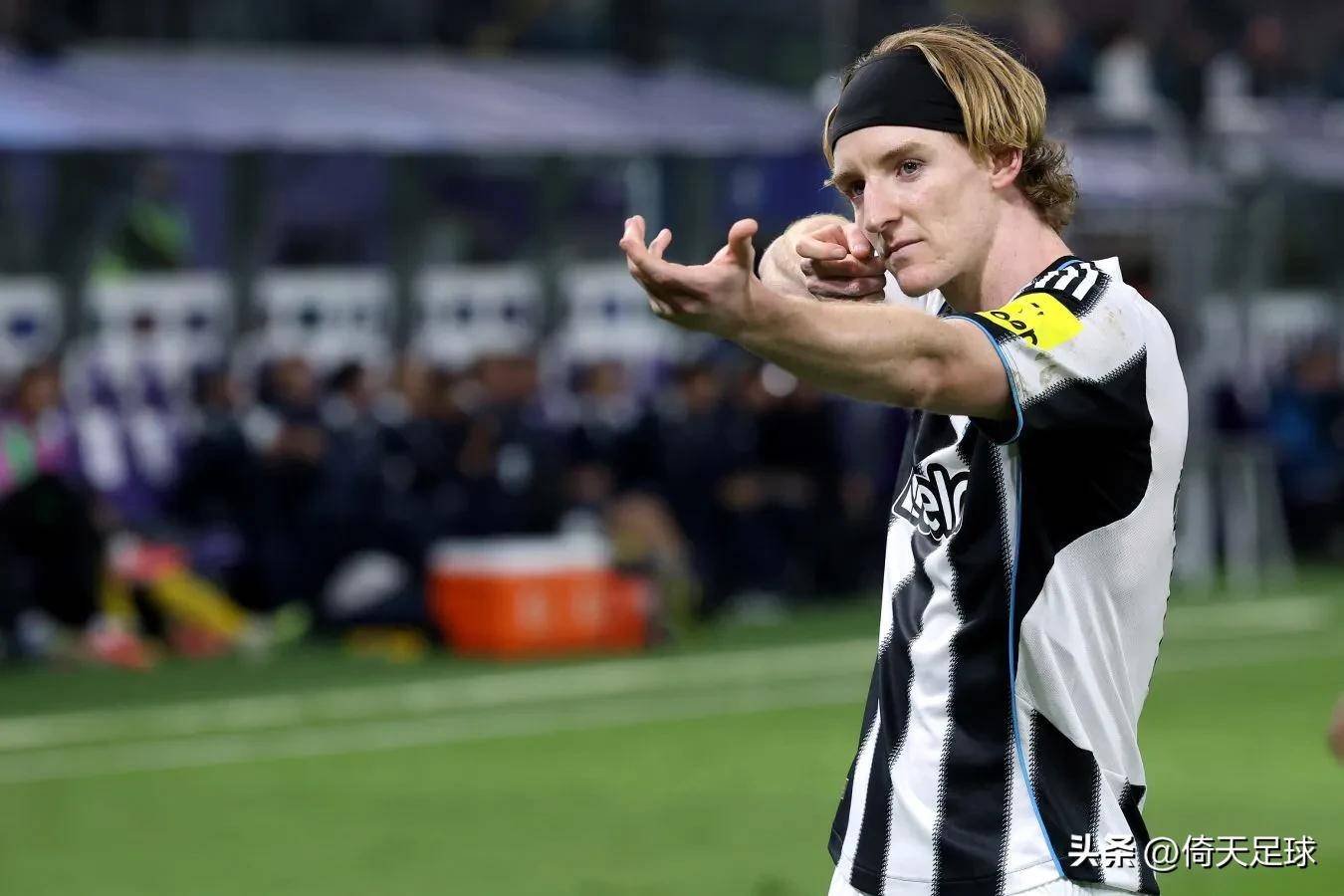 IM体育赛事直播入口-包含纽卡斯尔联大胜伯恩利，保级压力有所减轻的词条