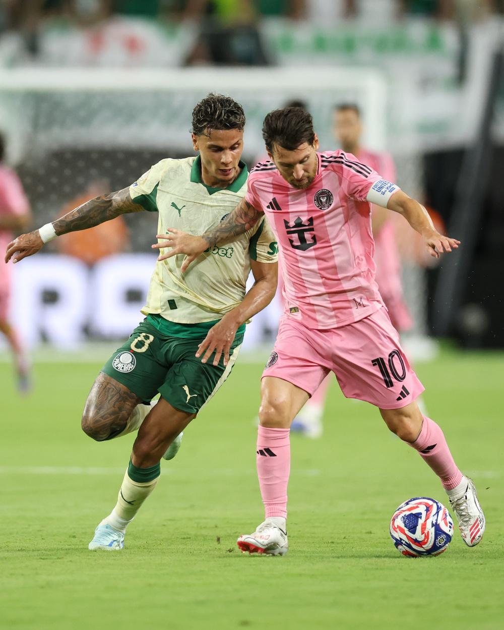 IM体育数据分析平台-巴塞罗那前锋失点连击，球队痛失胜机的简单介绍