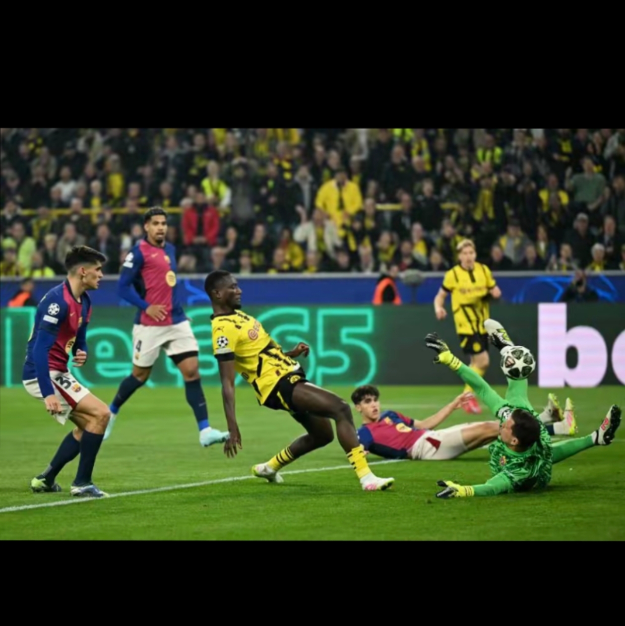 IM体育官方网站-哥伦比亚完胜多特蒙德，奥亚尔萨瓦尔关键制胜的简单介绍