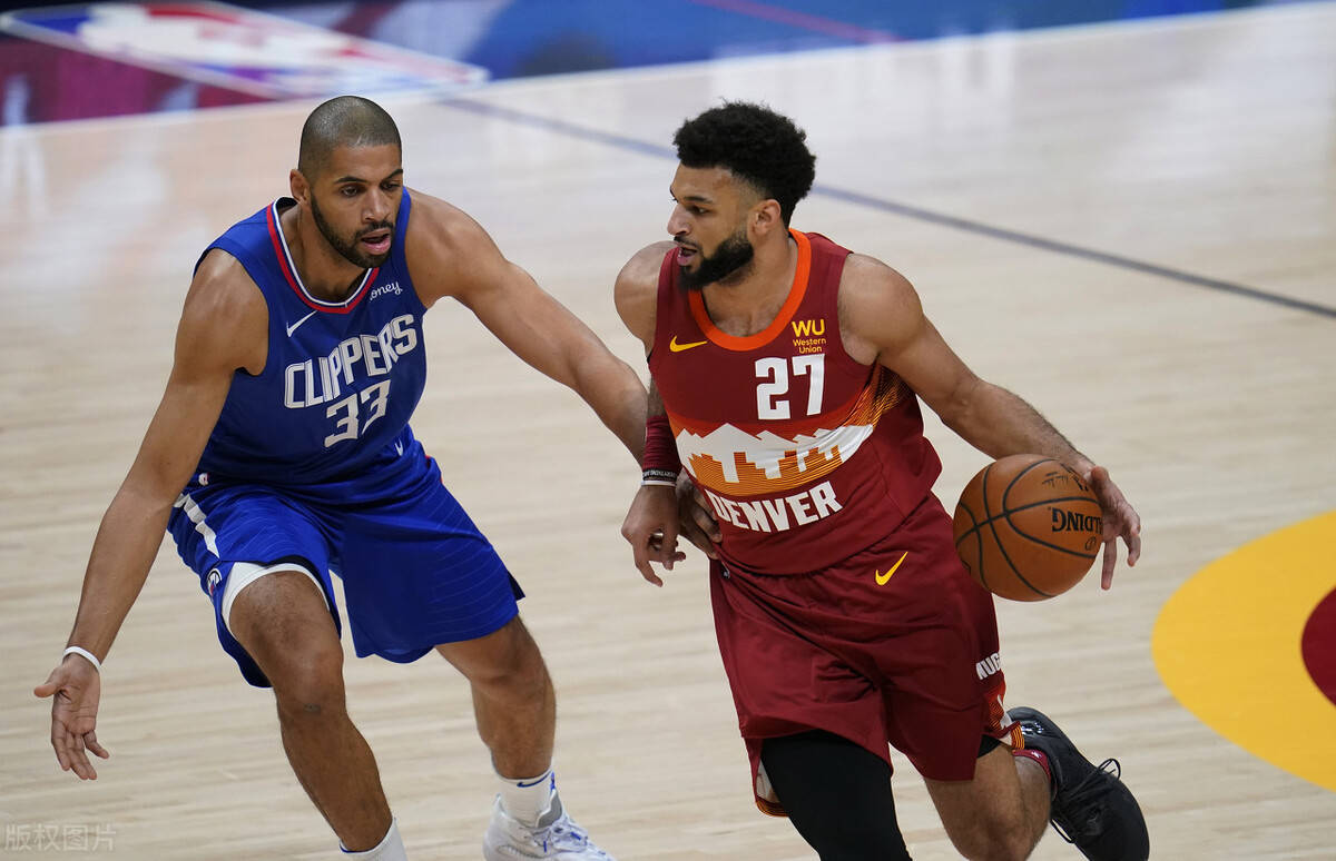 IM体育社区互动入口-国王鏖战上海队，布克带队取胜