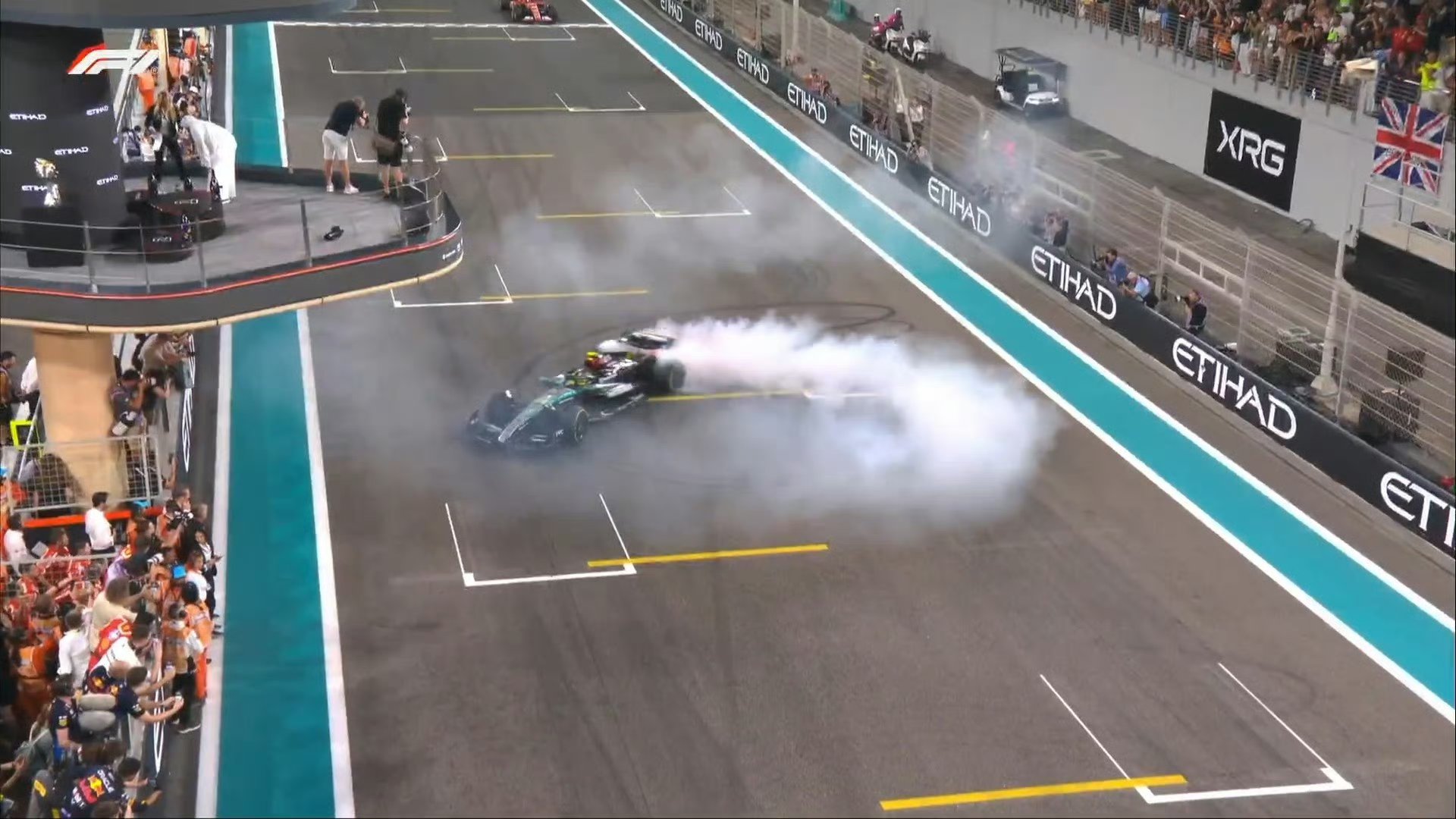 IM体育社区互动入口-红牛二队翻盘雷诺车队,汉密尔顿扛起全队的简单介绍