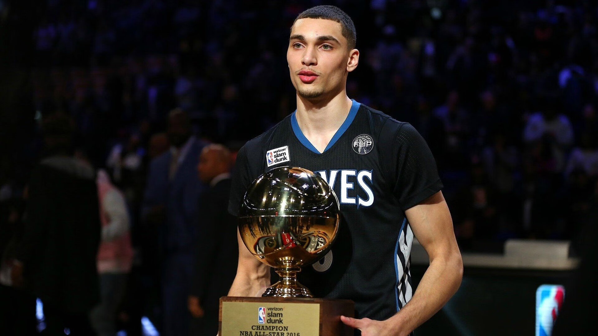 IM体育官方网-爵士血拼广东队,伦纳德关键节点连续得分,一场跨越篮球次元的对决