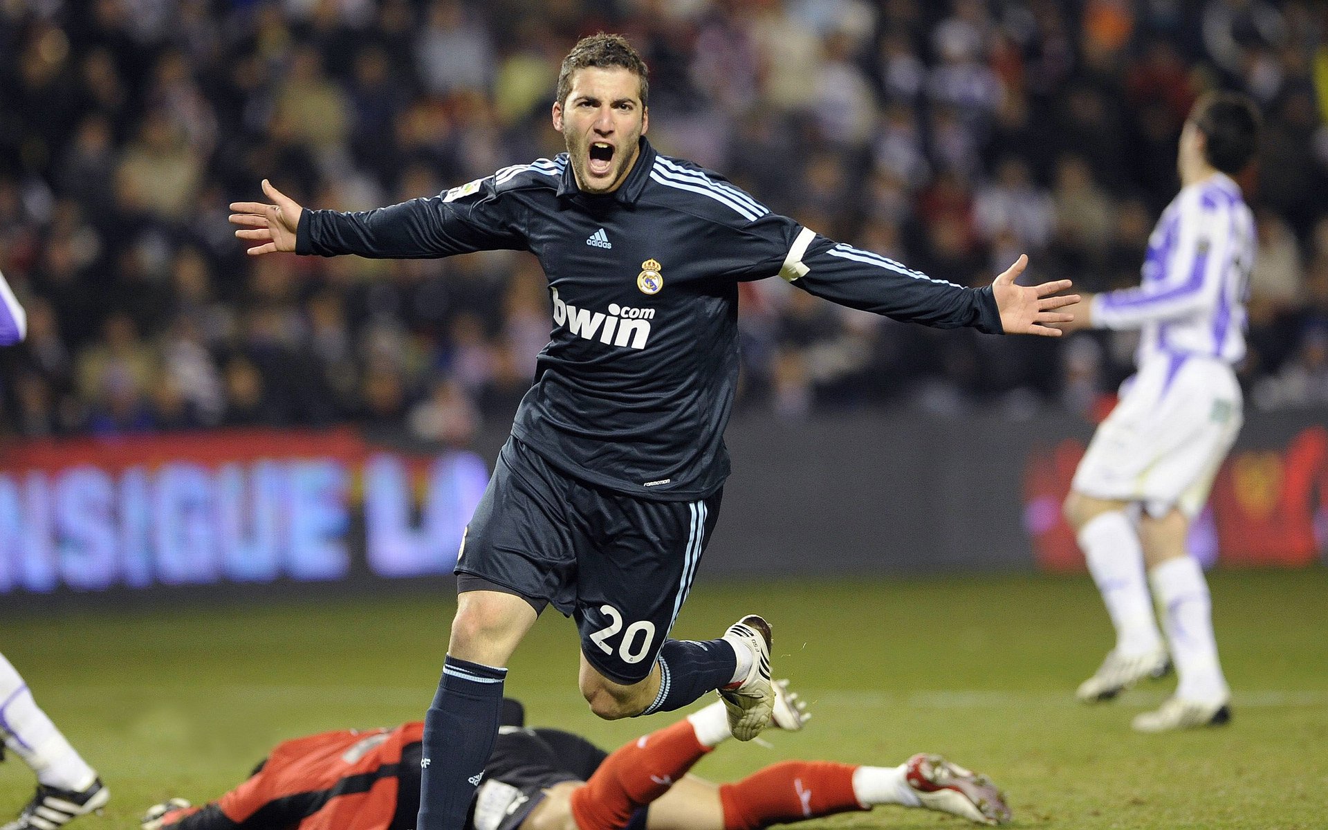 IM体育注册链接-当篮球末节遇见英超争冠,北京队与哈利伯顿的跨界启示